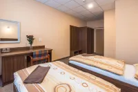 City Hotel B&B, Reception 24 7, 800m od-from R1, Free Parking Hotel dekat Church of the Assumption of the Blessed Virgin Mary