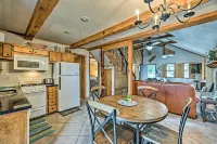 Ruidoso Cabin w/ Deck & Grill - Walk to Town! Các khách sạn ở Ruidoso