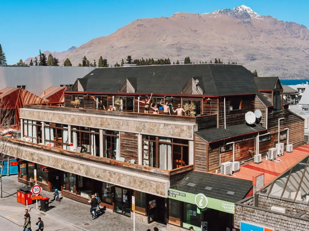 Adventure Queenstown Hostel - Queenstown