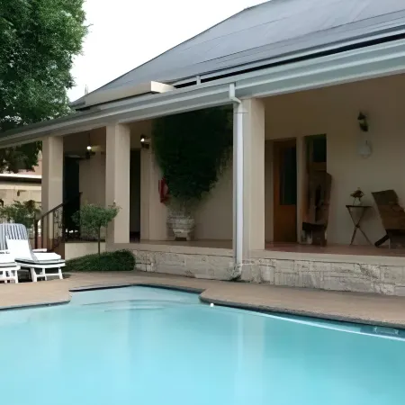 Del Roza Guest House