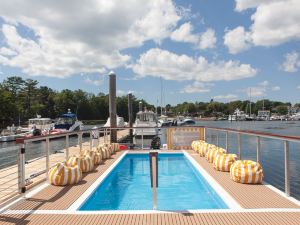 Yachtsman Lodge & Marina