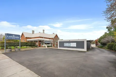 Hamilton Lakeside Motel