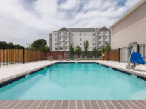 巴吞魯日機場温德姆戴斯酒店 東巴吞魯日縣酒店