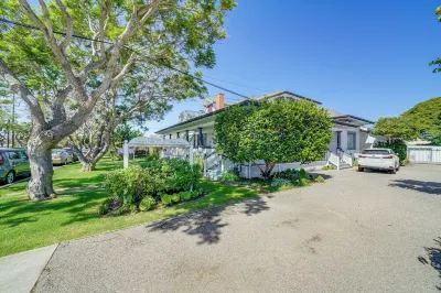 Victorian Carpinteria Apartment < 1 Mi to Beach!