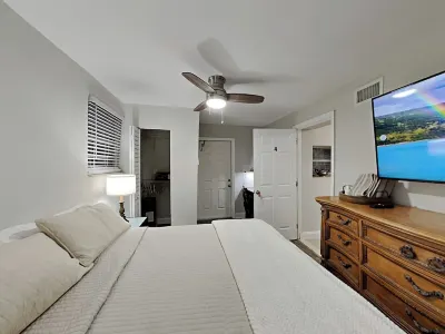 Miami Townhouse with Patio, Gazebo, Free Parking, centrally located Hotels in West Little River