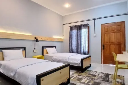 Kenewae Living Near Alun-Alun Wonosari Mitra RedDoorz