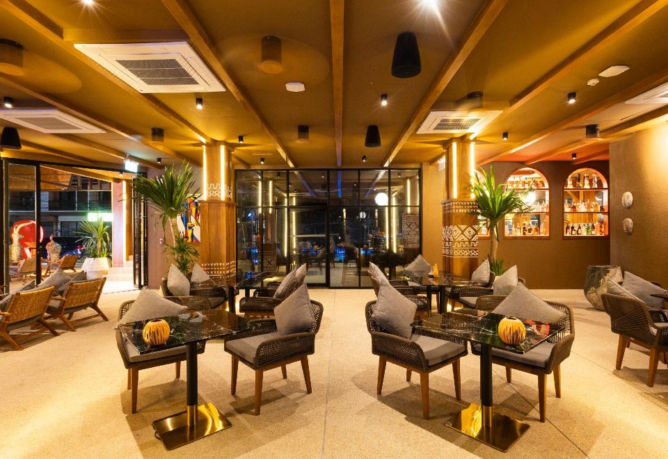 4. 79 비치 클럽..