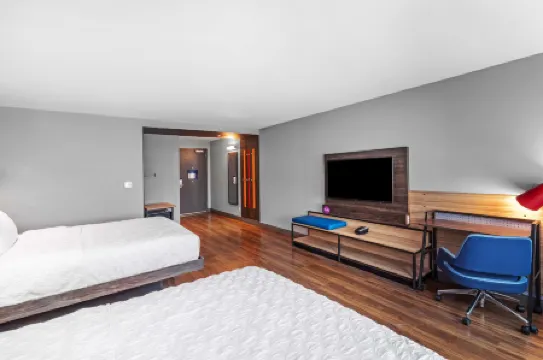 Tru by Hilton Laredo Airport