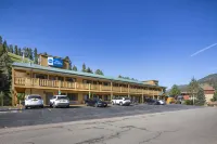 Best Western Rivers Edge - parking