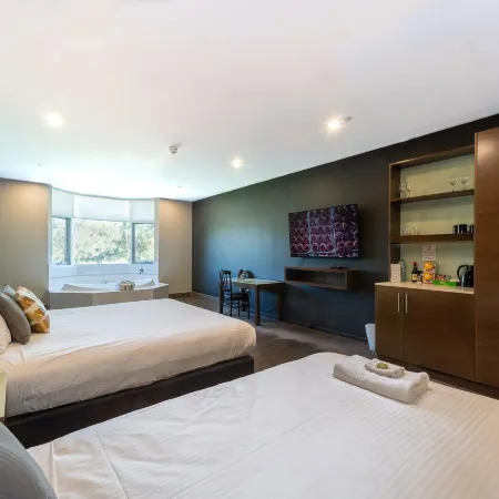 Sfera's Park Suites & Convention Centre