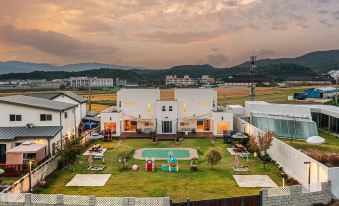 Gyeongju Macaron Kids Pool Villa Pension