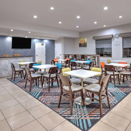 La Quinta Inn & Suites by Wyndham Alvarado