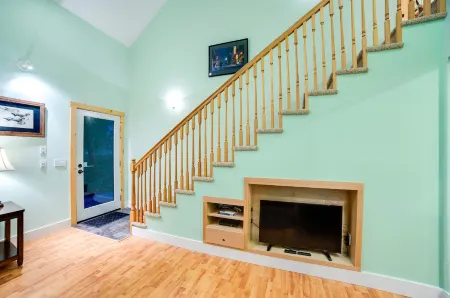 Glacier Springs Cabin 12 - Pet Friendly, Wifi, AC, Sleeps 4 Отели в г. Деминг