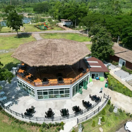 Athena Glamping Khaoyai Отели рядом с достопримечательностью «Wat Tha Chang»