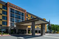 Fairfield Inn & Suites Bakersfield Central Hotels near University of Phoenix