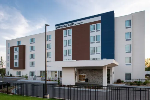 SpringHill Suites Kansas City Northeast - parking