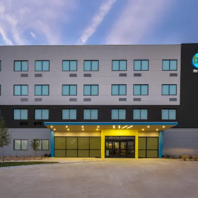 Tru by Hilton Amarillo West Hotels near Helium Monument
