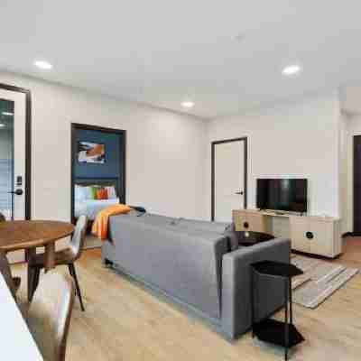 CozySuites at Block20 Rooms