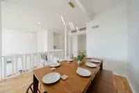 Stunning Views Retro House with Pool/Spa