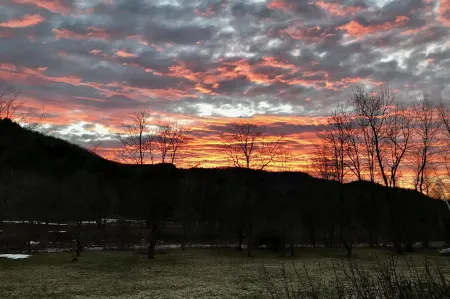 Cozy apartment that’s conveniently located just on the edge of town. Отели в г. Монтгомери