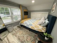 1 block to lake, 2 blocks-Surf Ballroom, & 3 blocks-City Park-Perfect posh stay! Hoteles en Clear Lake