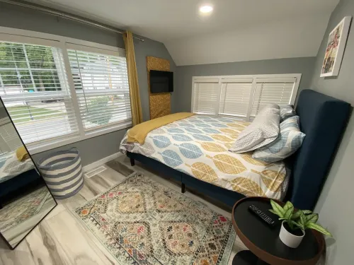 1 block to lake, 2 blocks-Surf Ballroom, & 3 blocks-City Park-Perfect posh stay! 클리어 레이크 호텔