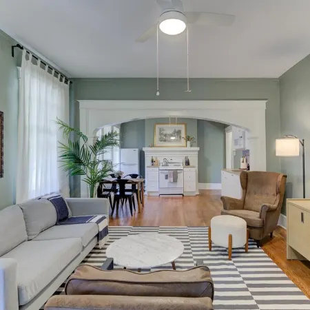 Modern and Stately Upper 2-bed in Historic Midtown