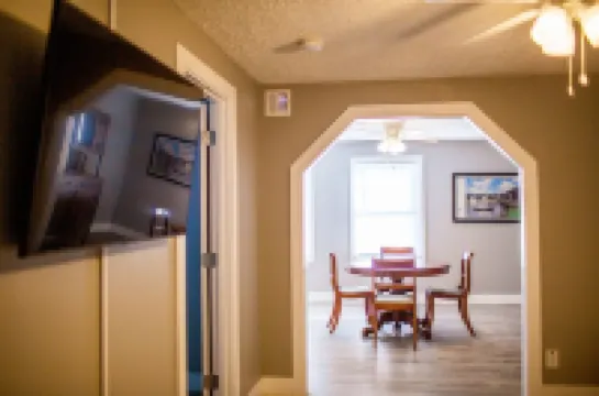 Holland Suites, Suite #4