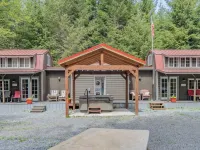 Tiny Home A, just steps from Mt. Rainer Nat. Park w/firepit. Hotels in Ashford