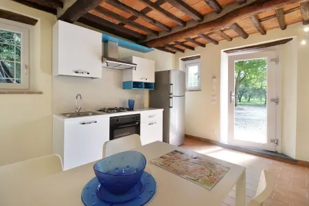 Lovely cottage in the park of a Renaissance Villa Отели рядом с достопримечательностью «Parrocchia Dei Ss. Maria Assunta e Jacopo Maggiore di Lammari»