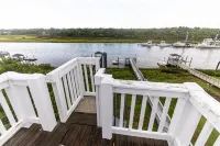 Amazing  Intercostal Waterway Home at Holden Beach