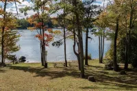 Relax & Unwind at Anna's Place! Stylish interior, gardens + a beautiful patio.