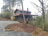 Swann's View - Remodeled Cabin with Amazing Mountain Views! Hotels near Stovall Mill Covered Bridge
