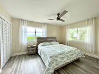 Ocean View Property, Steps to the Sand! Hutchison Island 2BED/2BATHRenovated Hotels in der Nähe von Manatee Observation & Education Center
