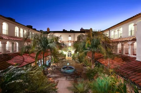 ❀ Magical Days home ❀ Disneyland ◦ Beach ◦ Fast WIFI ◦ Anaheim ◦ Games ◦ Family Отели в г. Фуллертон