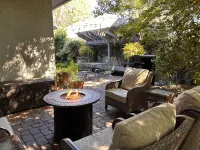 Crescent House - Tranquil Downtown Home