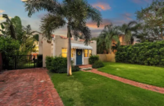 Lux Wpb Oasis, Pool Spa, Game Room,  Sleeps 12!  Great for Families!