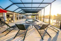 Paradise Waterfront Nov Special PoolSpa with Swim-up Bar Dock Kayaks Pet Welcome