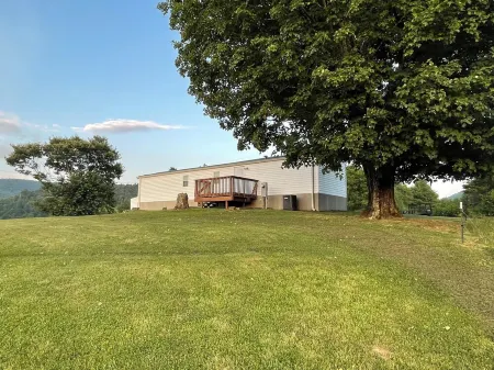 Pet friendly, hdtv°Fireplace°Netflix°Backyard