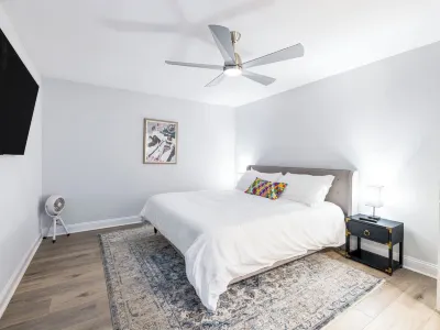 Amelia's Apartment 2b/1ba Wi-Fi, TV, Kitchen, W/D, Patio