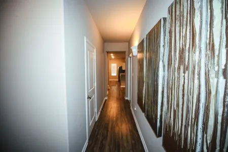 Beautifully furnished townhome! Spacious Aggie retreat! Отели в г. Бразос