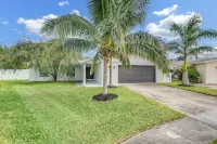 Beachside Private Pool/Yard Kid&Pet Friendly. 3 min from the Beach