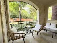 Chic Cozy Retreat Hotels in Bailey's Crossroads