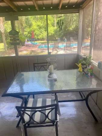 Indulge in the ultimate experience at Quite a Catch in coastal Darien, GA.