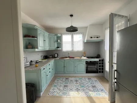 Petite Maison Avec Jardin Privatif au Cœur dun des Plus Beau Village Doleron Отели рядом с достопримечательностью «Île d'Oléron»