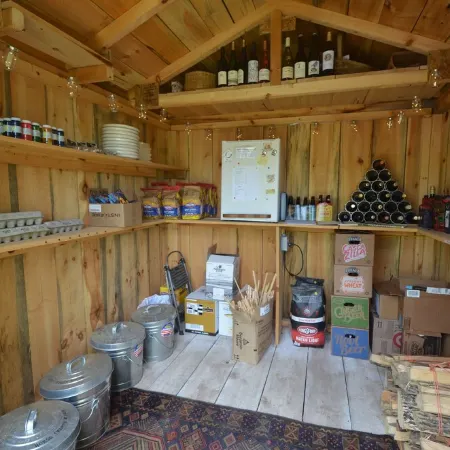 The Wren's Nest at Scottland Yard Farm, a Romantic Cabin