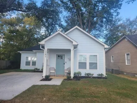 The Sugar Shack Cottage with Hot Tub
