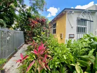 Gardolinos Cottage near the bay Hotels in Mimo