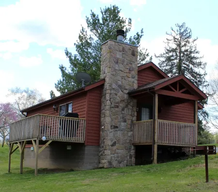 Stones Throw from Giant City Park, Wineries, Hiking, Biking, Hunting and more.