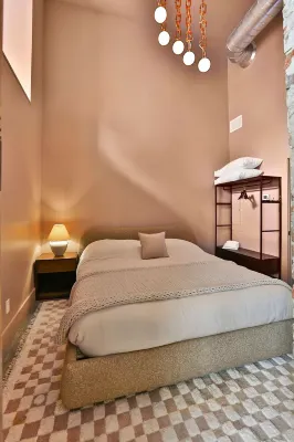 New luxury apartment in downtown Frankfort next to Distilleries. Near everything Hotel dekat Capital City Museum
